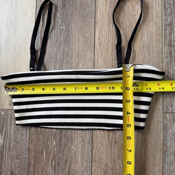 Black and White crop/Striped Top size M - Picture 4 of 6